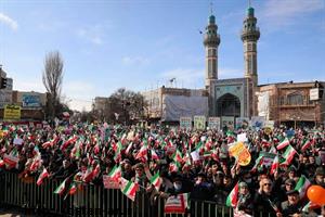 اهالی فهیم استان اردبیل دریاوار در راهپیمایی فراموش‌نشدنی یوم‌الله ۲۲ بهمن شرکت کردند